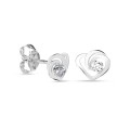 Brincos em ouro branco 9 kt corações com zircónia