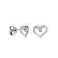 Pendientes de plata en forma de corazón con detalle de circonita