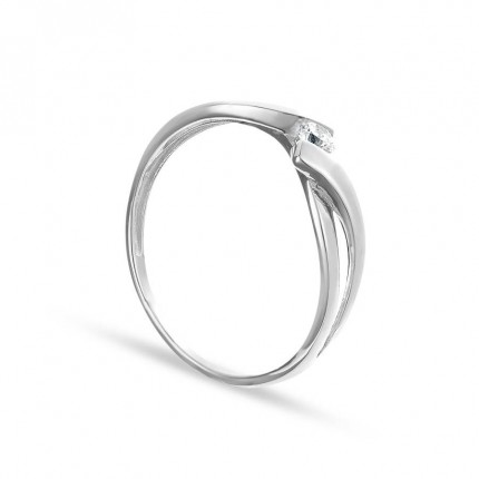 Anillo de oro blanco 9 KT retorcido con circonita