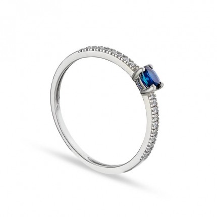 Anillo de oro blanco 9K con zafiro y circonita