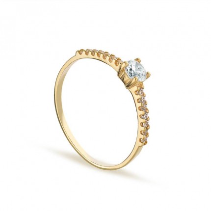 Anel de ouro amarelo 9K com zircônia central e zircônias pequenas