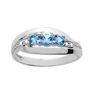 Anillo de plata con 3 circonitas azules y diseño de aro