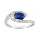 Anillo de oro blanco de 9K circonitas y zafiro