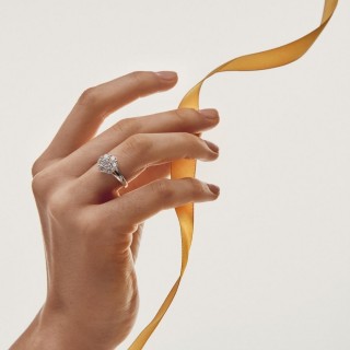Anillo de plata con circonita