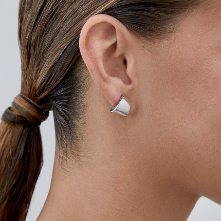Brincos em prata com meia argola larga