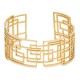 Pulseira rígida em aço dourado larga e aberta com desenho