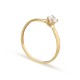 Anillo solitario de circonita central de oro amarillo 18K