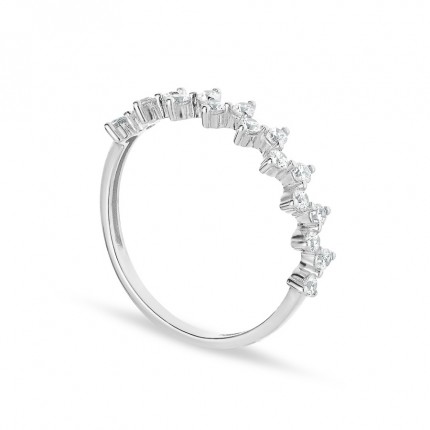 Anillo de oro blanco de 18K con triángulos de circonitas