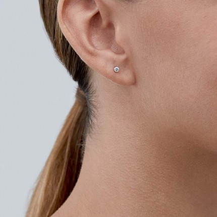 Brincos em ouro amarelo 18K com zircónia de 3 mm