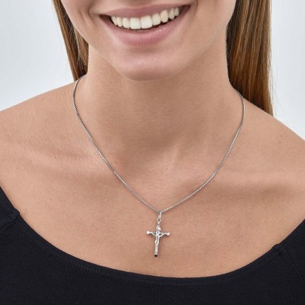 Pendente em prata com cruz e cristo