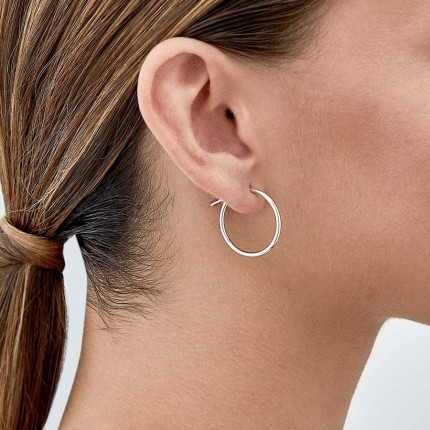 Brincos de argola em prata em tubo de 20 MM