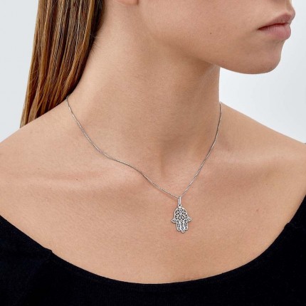 Colgante de plata rodiada con mano de Fátima
