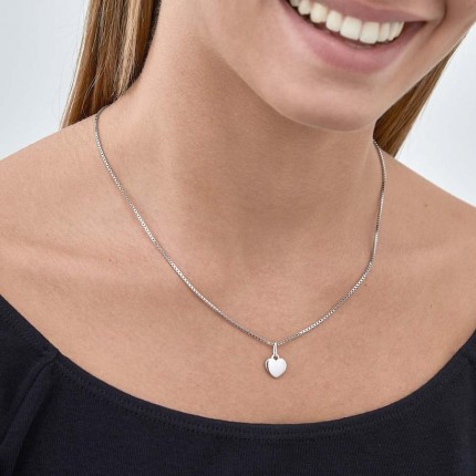 Colgante de plata con motivo corazón