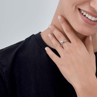 Anillo de plata en forma cruzada