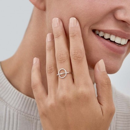 Anillo de plata con círculo