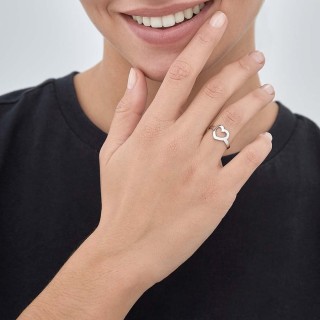 Anillo de plata con corazón