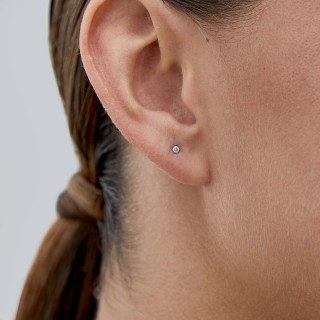 Pendientes de oro blanco 9K con 4 garras y circonita 2MM