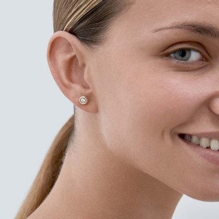 Brincos em ouro amarelo 9 kt com chatón de 4 mm