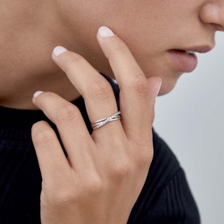 Anillo de oro blanco 9 KT con doble circonita