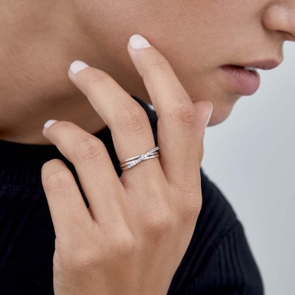 Anel em ouro branco 9 kt com zircónia dupla