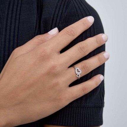 Anillo de oro blanco 9 KT corazones con circonita