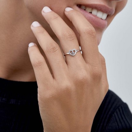Anillo de oro blanco 9 KT circonita y corazón