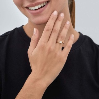 Anillo de oro amarillo 9K y circonita