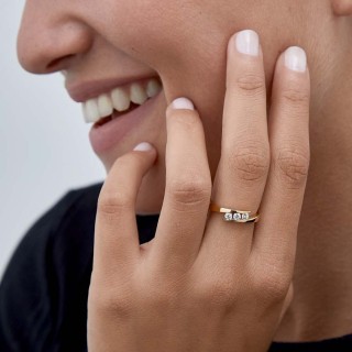 Anillo de oro amarillo 9 KT trilogy con circonita