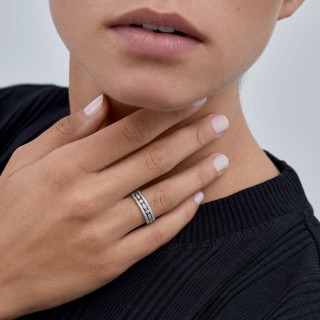 Anel em ouro branco 9 kt com detalhes de zircónia
