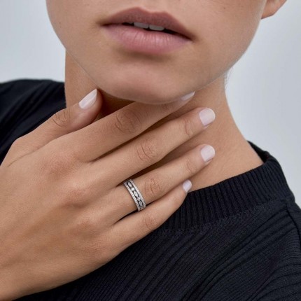 Anel em ouro branco 9 kt com detalhes de zircónia