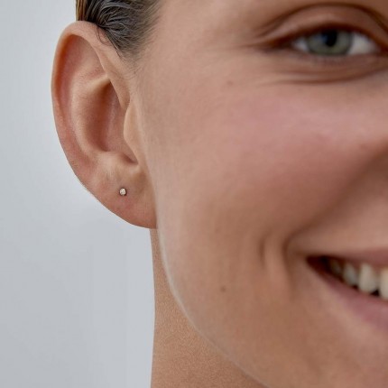 Pendientes de oro amarillo 9K con 4 garras y circonita 2MM