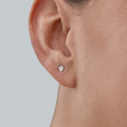 Brincos em ouro amarelo 9K com 4 garras e zircónia de 4MM