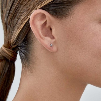 Brincos em ouro branco 9K com chatón e zircónia de 3MM