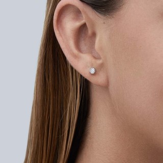 Pendientes de oro blanco 9K chaton 4MM circonita