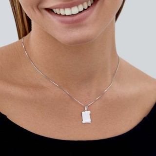 Colgante de oro blanco 9K con pergamino