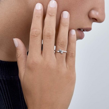 Anel em ouro branco 9 kt com 2 zircónias