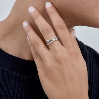 Anillo de oro blanco 9 KT con 3 tiras y circonitas