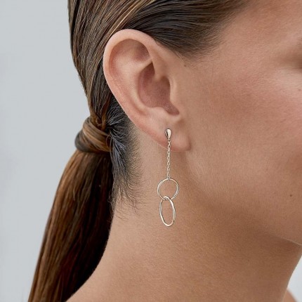 Pendientes bañados en oro largos con 2 anillos entrelazados