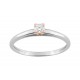 Anel solitário em ouro bicolor 18K com diamante central de 0 12.ct