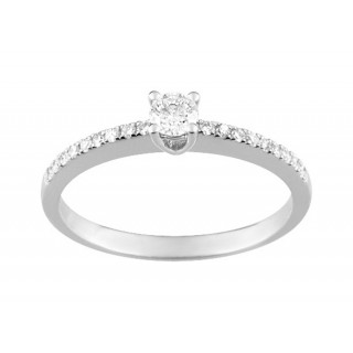 Anel em ouro branco de 18K tipo solitário com diamantes
