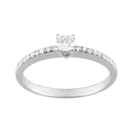 Anel em ouro branco de 18K tipo solitário com diamantes