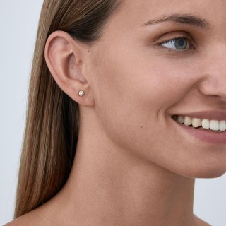 Brincos em ouro amarelo 18K com diamante de 0.20 ct