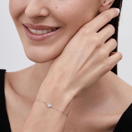 Pulseira em ouro branco 9K coração central com diamante