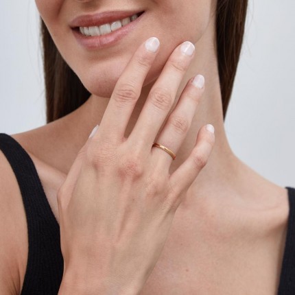 Aliança em ouro amarelo 18k com laterais trabalhadas 2,5mm Oro Vivo