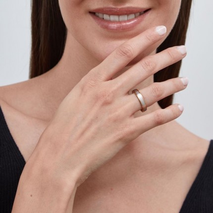 Aliança em ouro bicolor 9K centro satinado 4mm Oro Vivo