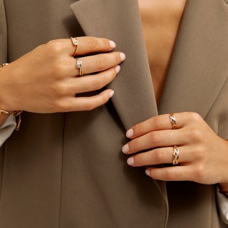 Anillo de onda de 3, bañado en oro, rodio y circonitas