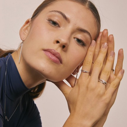 Anillo Solitario de Oro Blanco 18K con Diamantes 0,04 CT