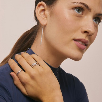 Anillo media alianza de oro blanco 18K y diamantes