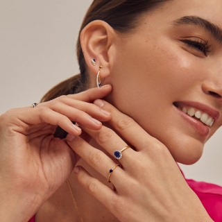 Anillo de oro amarillo 18K, rodio, zafiro y circonita
