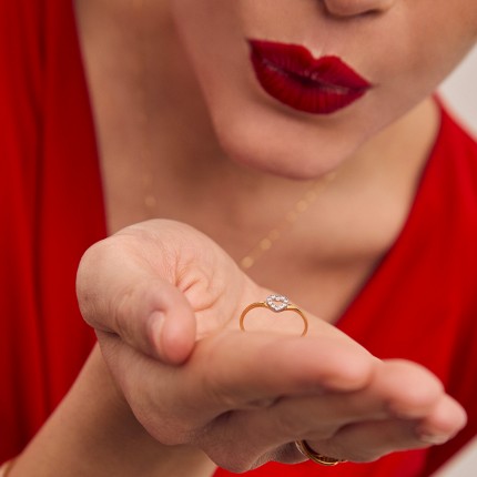 Anillo de oro bicolor 9 KT con corazón de circonita